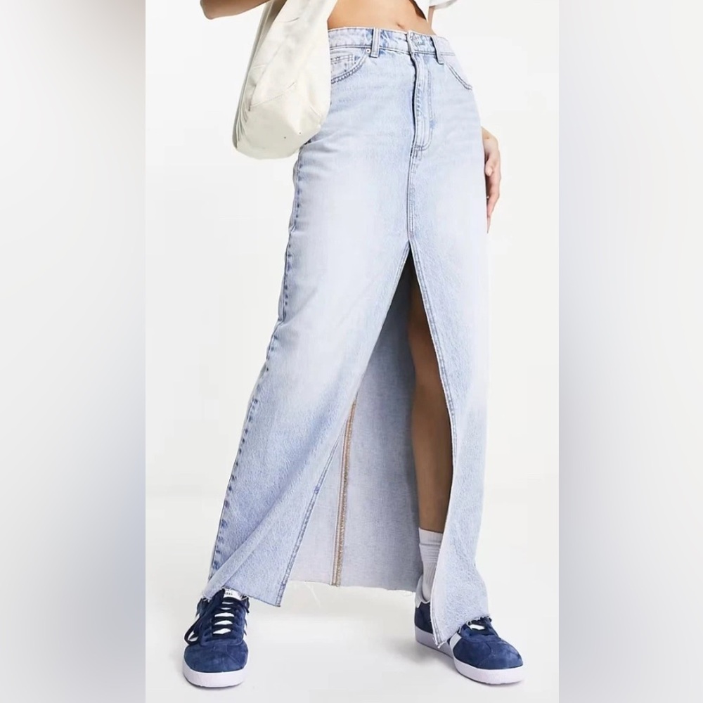 Stradivarius Denim Maxi Skirt Size 36 US 6 Light Blue Jean Front Slit Y2K 90s